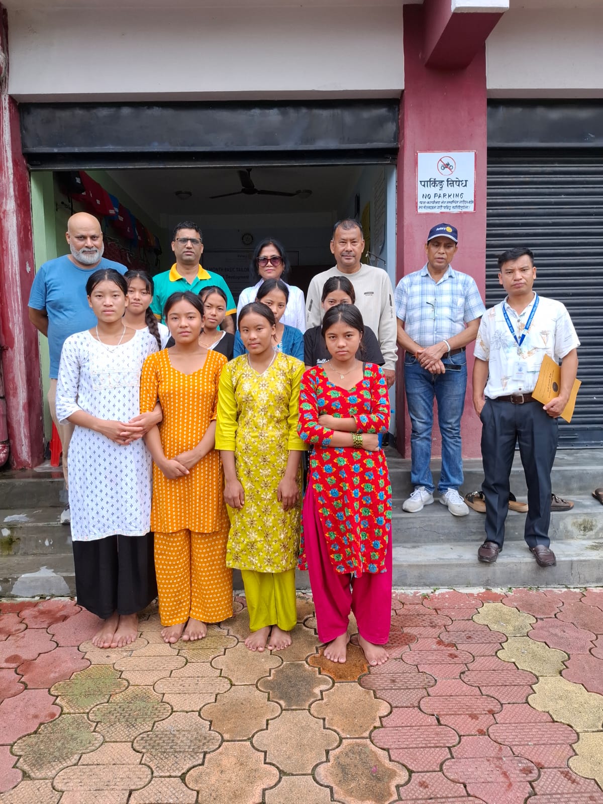 Monitoring and Supervision of Free Tailoring Training